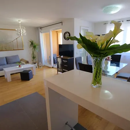 Apartment Mai *